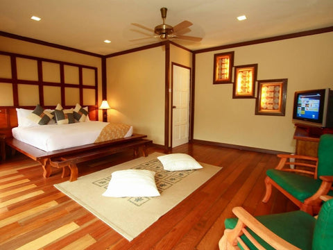 Garden Lodge (Premier Chalet) Bedroom 1 (King Bed) / Bedroom 2 (Twin beds)