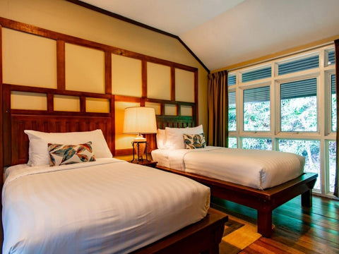 Summit Lodge (Premier Chalet) Bedroom 1 (King Bed) / Bedroom 2 (Twin beds)